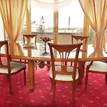 Готель Teater